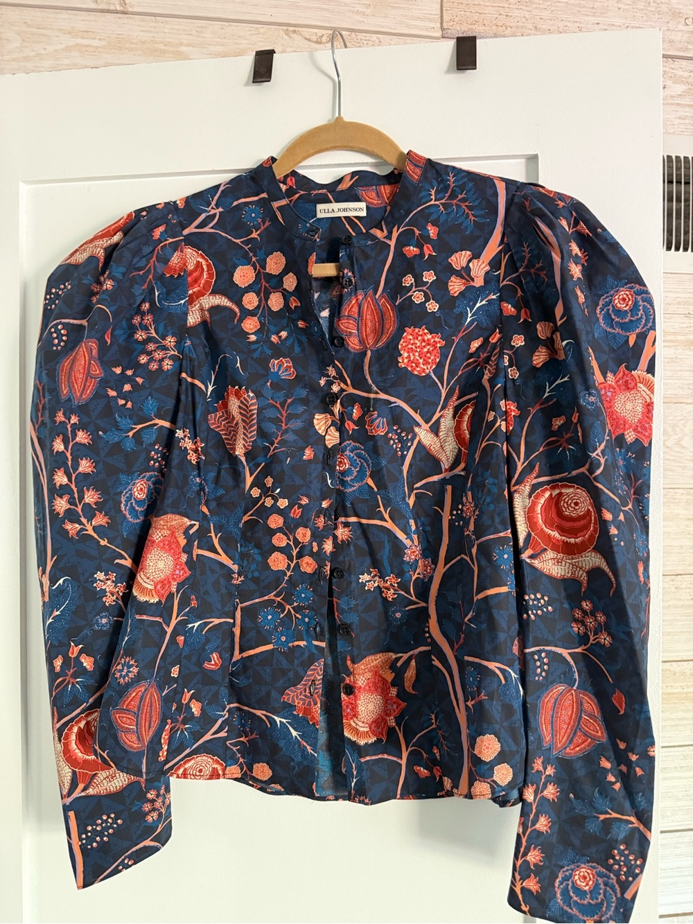 Navy Floral Button-Front Puff Sleeve Blouse